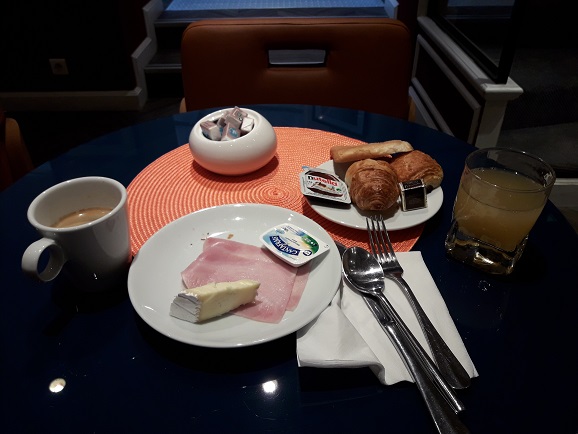 صبحانه، هتل، پاریس، فرانسه